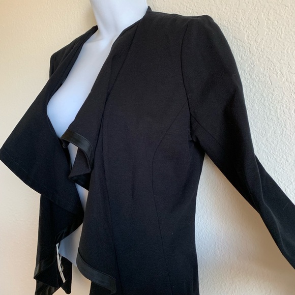 Caché | ruffle open front blazer - Picture 2 of 5